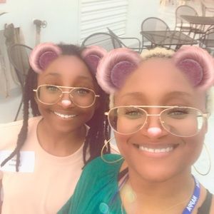 Meet your Posher, Adina